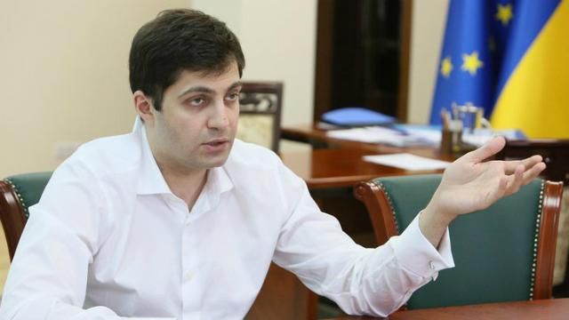 Я тоже "гастролер" с украинским паспортом: эмоциональная реакция заместителя Шокина Я тоже "гастролер" с украинским паспортом: эмоциональная реакция заместителя Шокина