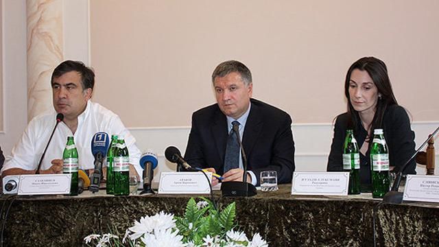 Порошенко прокомментировал стычку между Аваковым и Саакашвили