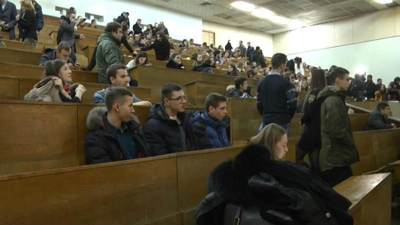 Всеукраїнський благодійний конкурс "Авіатор-2016" подолав екватор Всеукраїнський благодійний конкурс "Авіатор-2016" подолав екватор