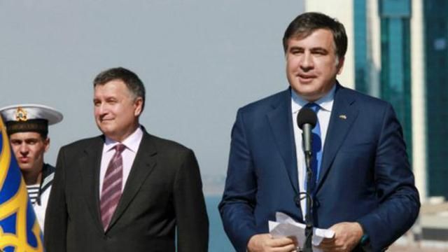 ТОП-новини: реакція на сутичку Саакашвілі та Авакова, відставки Яценюка не буде