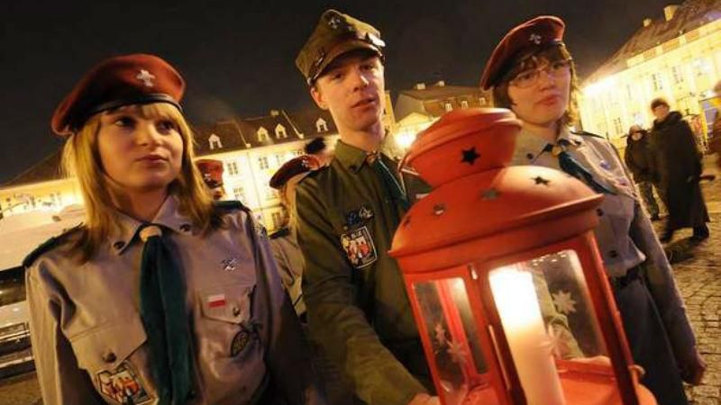 В Україну передали Вифлеємський вогонь миру В Україну передали Вифлеємський вогонь миру