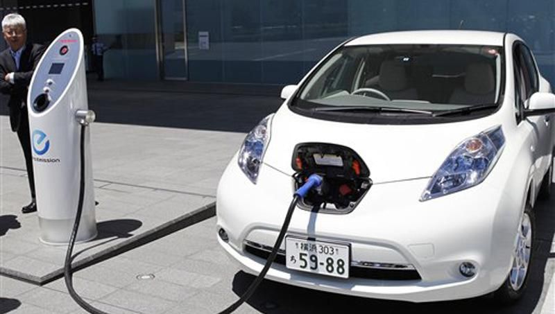 Порошенко отменил ввозные пошлины на электромобили Порошенко отменил ввозные пошлины на электромобили