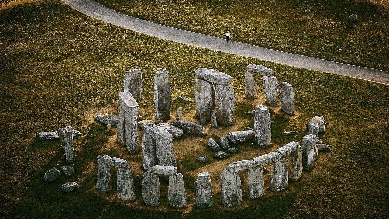 Дослідники висунули нову гіпотезу появи Стоунхенджа Дослідники висунули нову гіпотезу появи Стоунхенджа