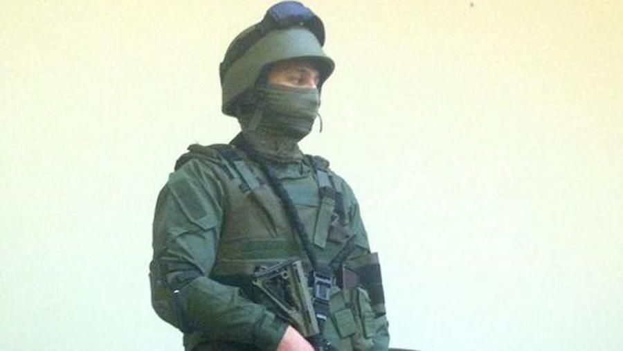 Антикорупційне бюро показало одяг і спорядження для спецоперацій Антикорупційне бюро показало одяг і спорядження для спецоперацій