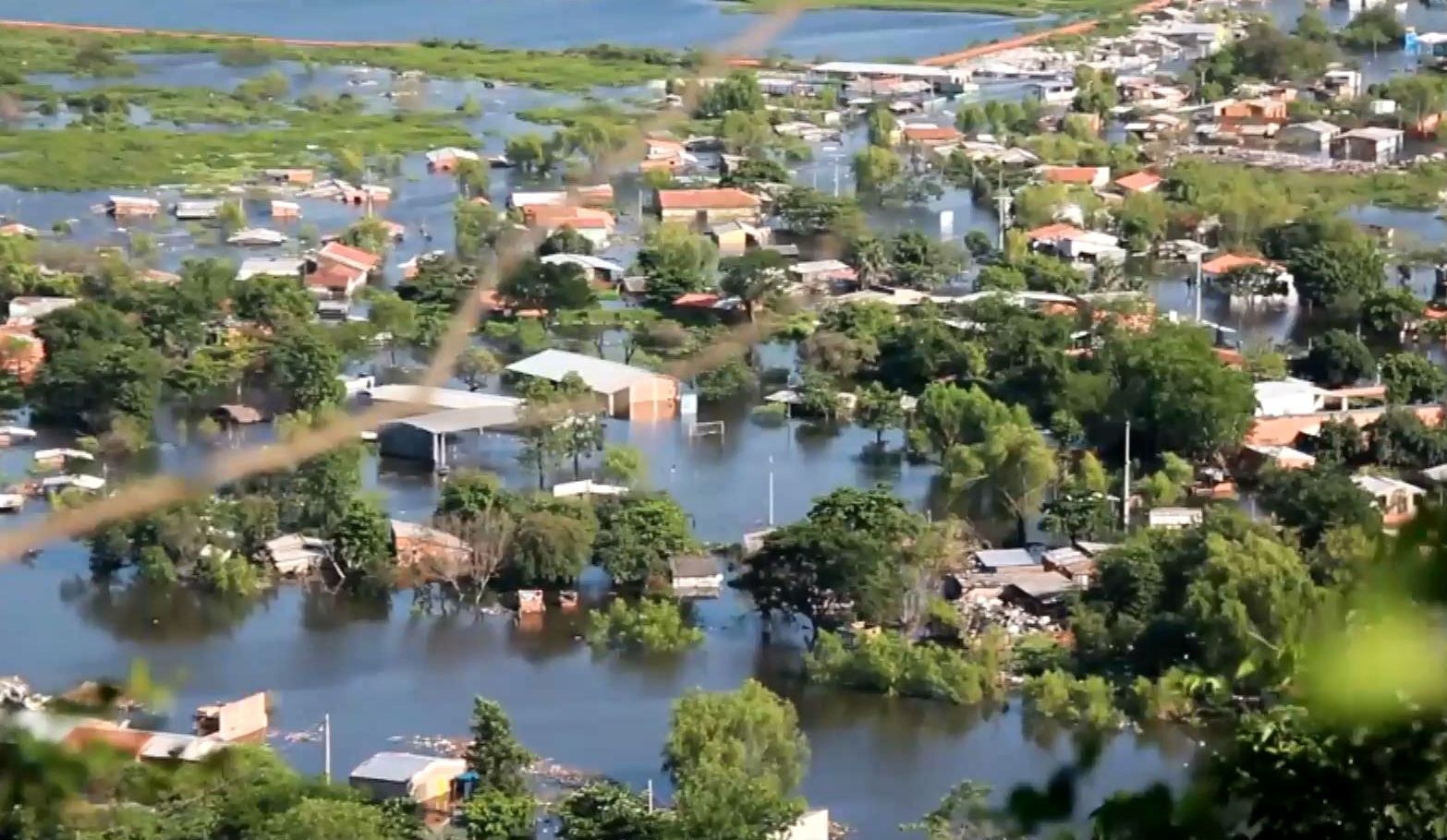 Через повінь у Парагваї десятки тисяч людей залишились без домівок
