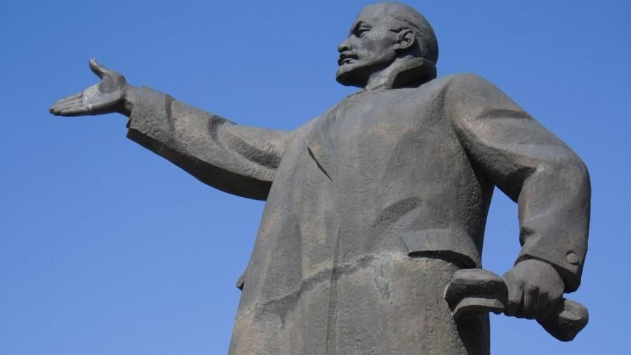 "Еще не всех Ленинов повалили": бойцы с передовой передают "привет" политикам