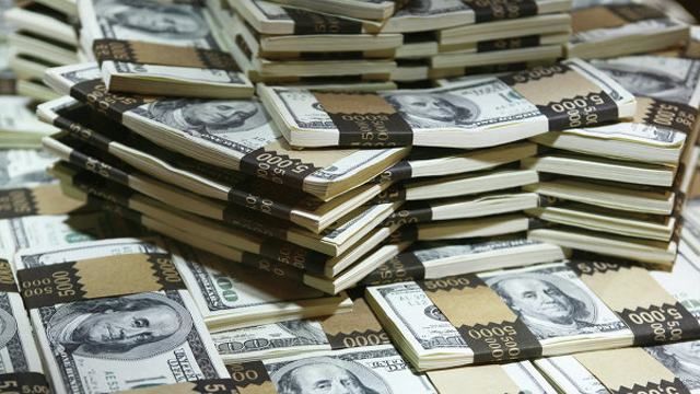 Порошенко ветировал скандальный закон о валютных кредитах Порошенко ветировал скандальный закон о валютных кредитах