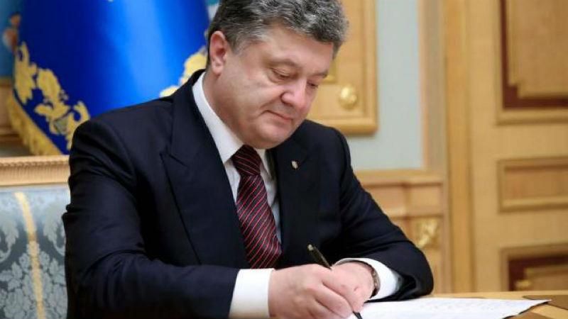 Порошенко уволил сразу трех губернаторов Порошенко уволил сразу трех губернаторов