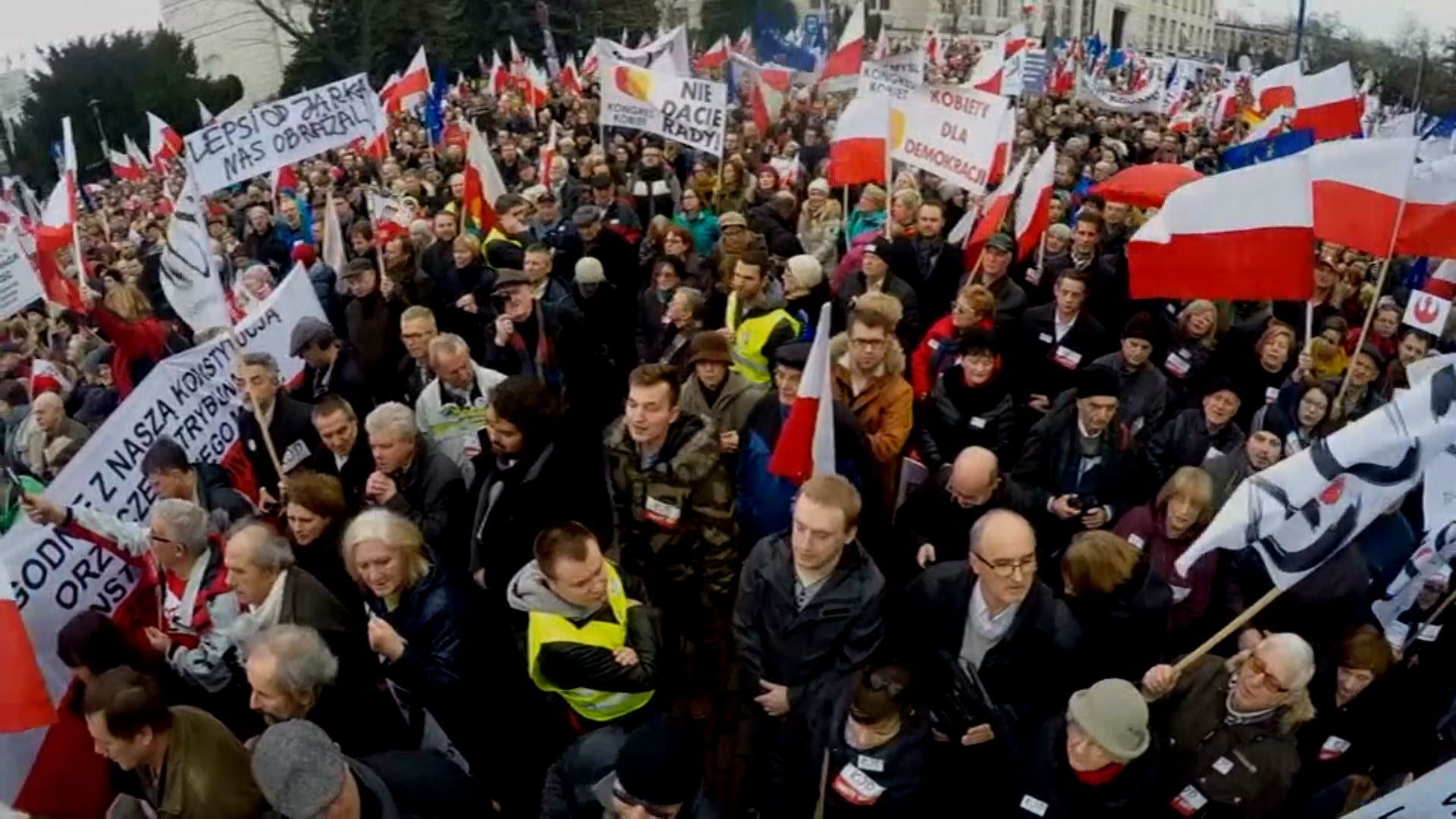 У Польщі відбувся багатотисячний мітинг проти дій влади