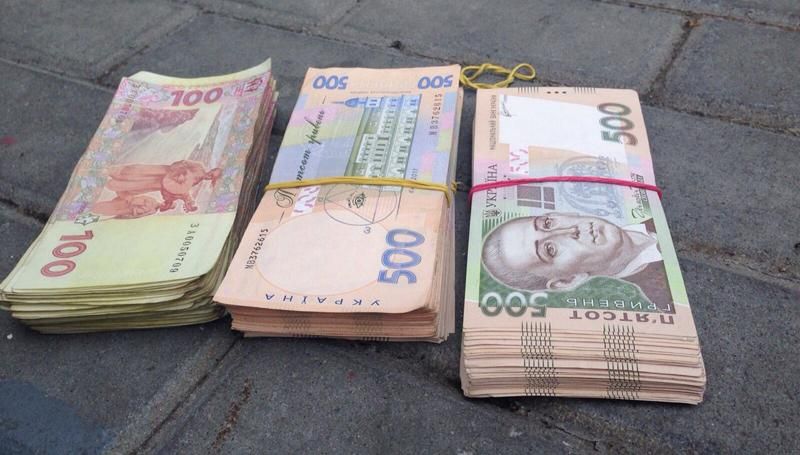 Двух полицейских задержали с взяткой заоблачного размера Двух полицейских задержали с взяткой заоблачного размера