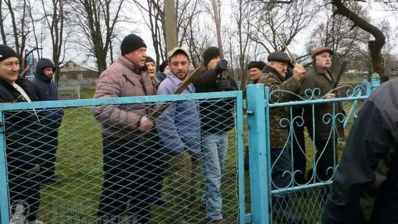 Прихожане Московского патриархата "разыграли" нападение "Правого сектора", — УПЦ КП Прихожане Московского патриархата "разыграли" нападение "Правого сектора", — УПЦ КП