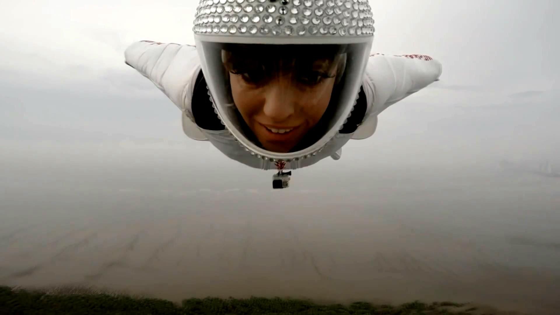 Итальянская топ-модель совершила экстремальный полет в Центральной Америке Итальянская топ-модель совершила экстремальный полет в Центральной Америке