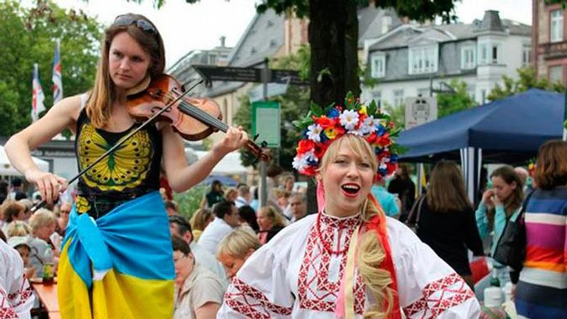 Молодежь гордится, что живет в Украине, — опрос