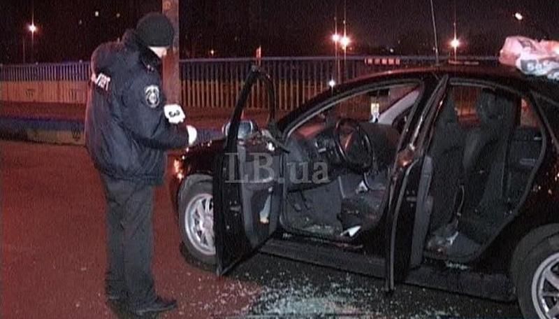 Появились фото расстрелянного такси в Киеве (18+) Появились фото расстрелянного такси в Киеве (18+)