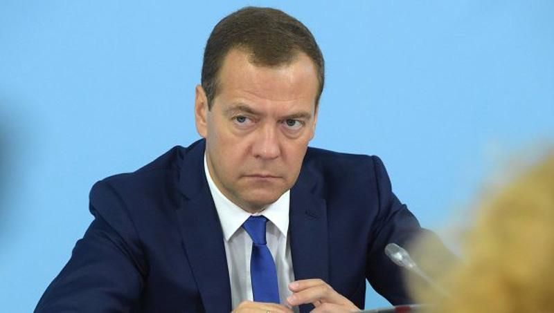Медведєв ввів у дію санкції щодо України і вимагає відсудити "кредит Януковича"