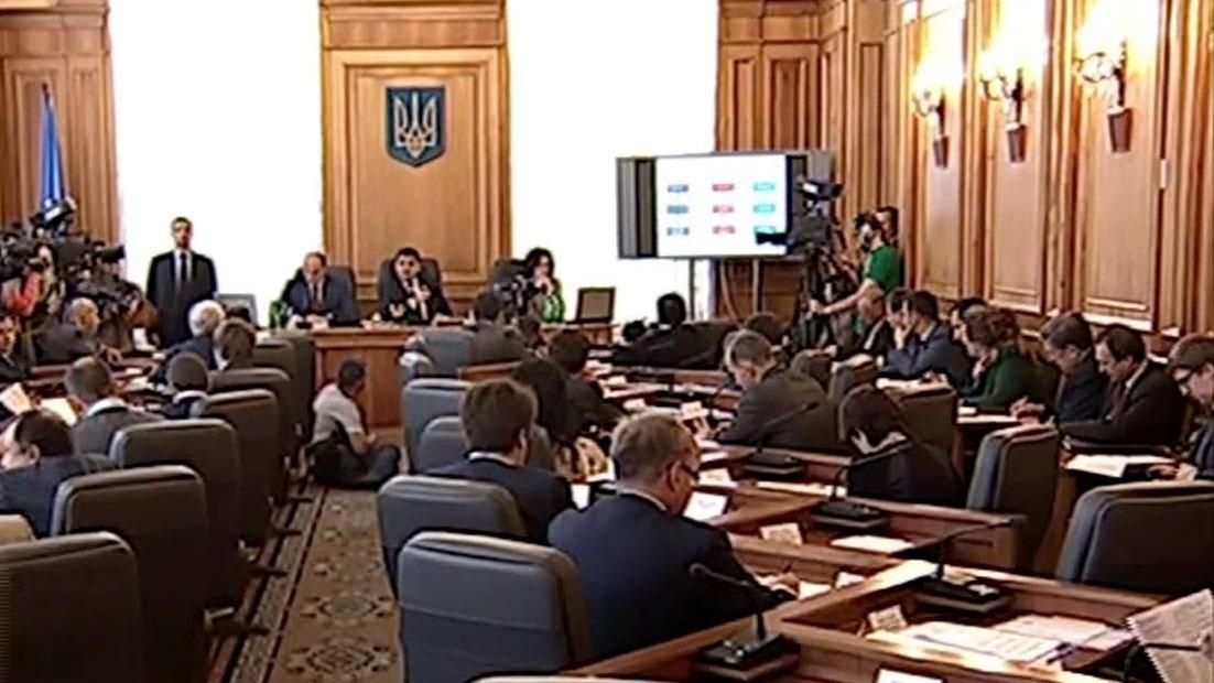 Луценко просит нардепов отложить все вопросы, кроме бюджета