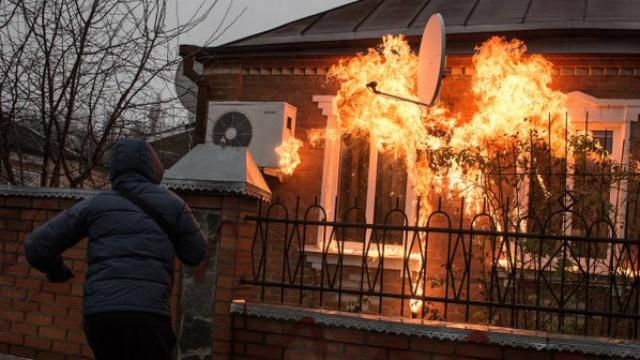 В Харьковской области жгли дома милиционеров: появились резонансные фото и видео