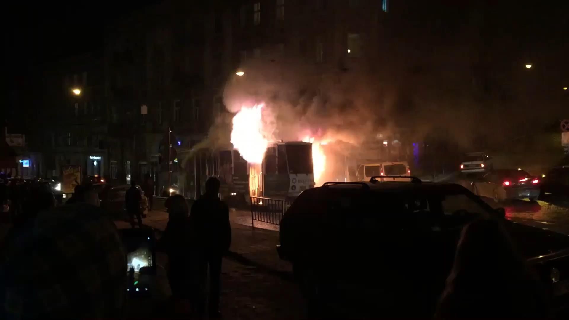 У центрі Львова під час руху загорівся трамвай У центрі Львова під час руху загорівся трамвай