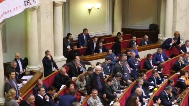 Нардепа от БПП поймали на "кнопкодавстве" Нардепа от БПП поймали на "кнопкодавстве"