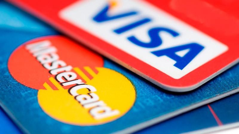 Visa і MasterCard пішли з російських банків у Криму