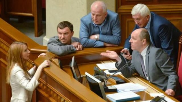Парубий распустил депутатов: соберутся в 11 вечера Парубий распустил депутатов: соберутся в 11 вечера