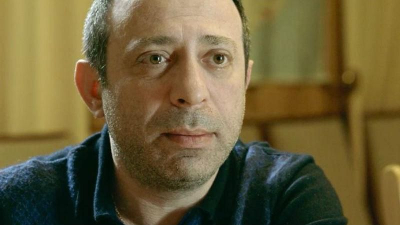 Спецназ проводит обыск у родителей Корбана Спецназ проводит обыск у родителей Корбана