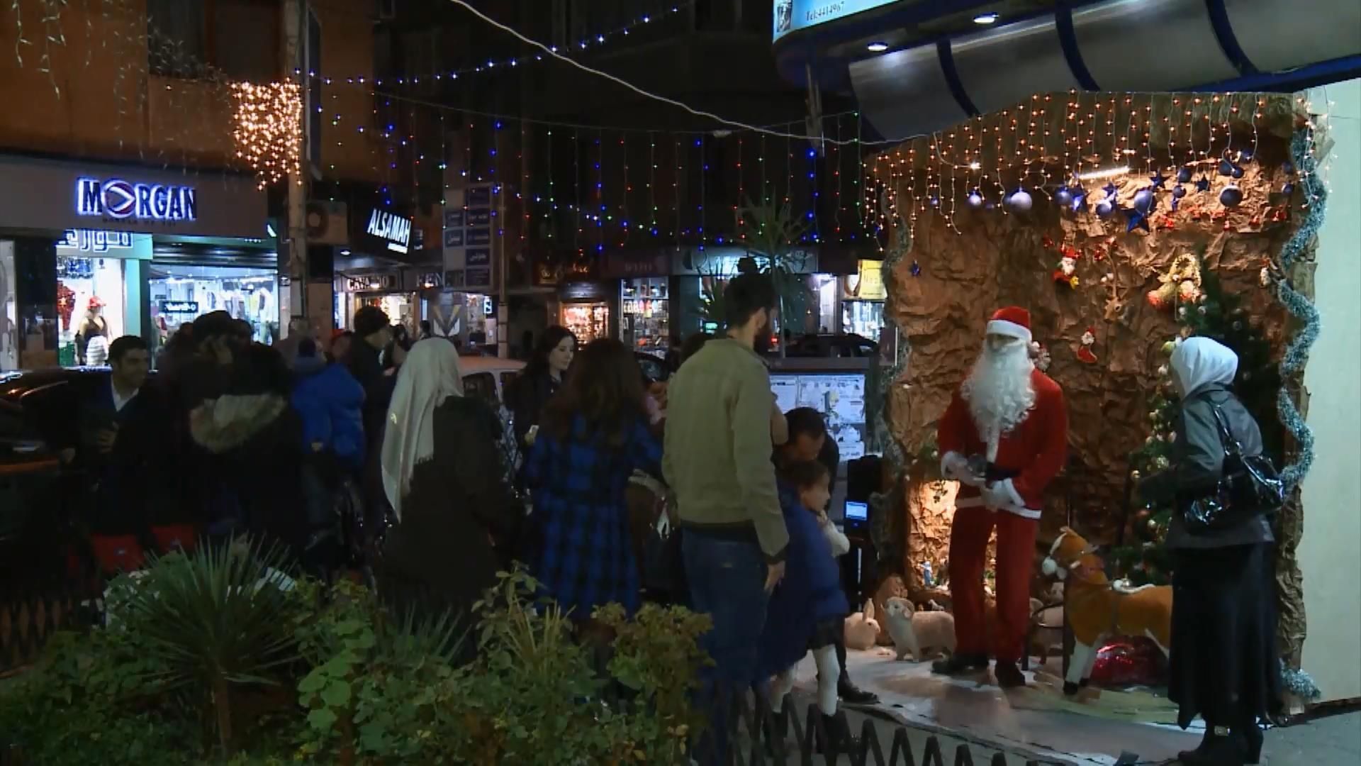 Как празднуют Рождество в охваченной войной Сирии Как празднуют Рождество в охваченной войной Сирии