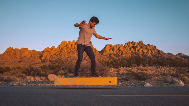 Ученые создали альтернативу электронным чипам, летающий скейтборд запустят в производство