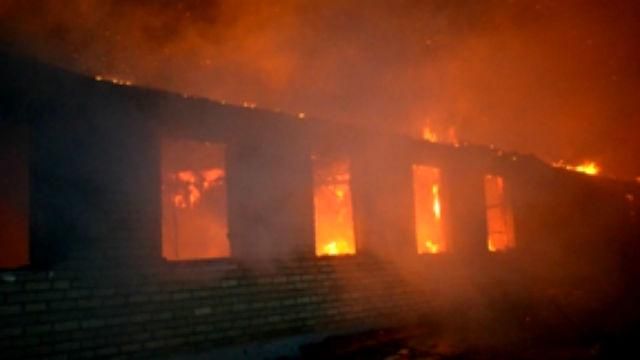 Сильна пожежа охопила військову частину на Одещині Сильна пожежа охопила військову частину на Одещині