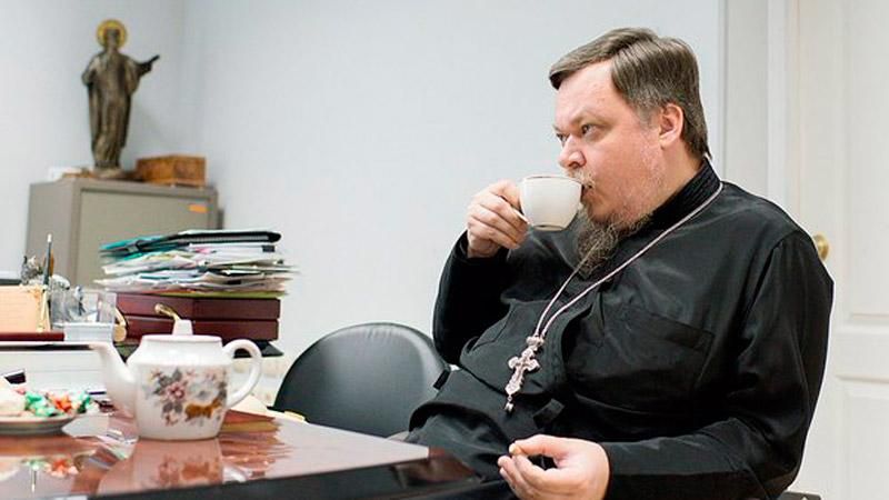 Звільнений батюшка РПЦ підтримав "Правий сектор" Звільнений батюшка РПЦ підтримав "Правий сектор"