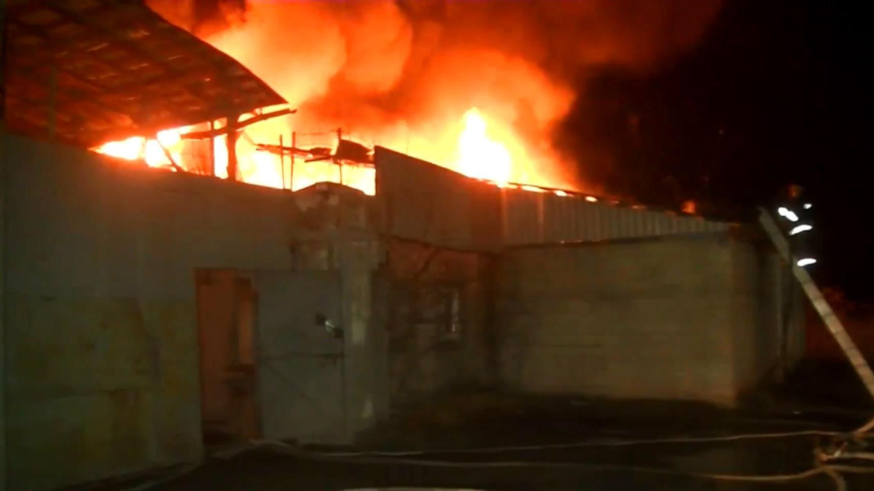 Пожежа на заводі у Харкові: вражаюче відео