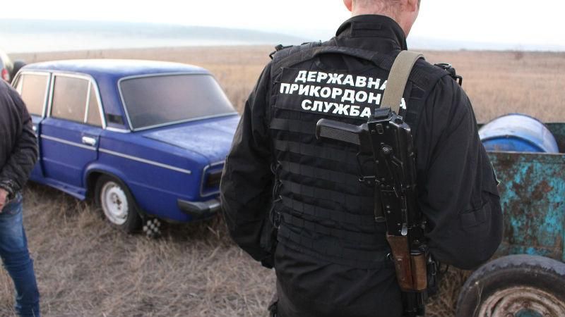 Прикордонники зі стріляниною ловили контрабандистів спирту Прикордонники зі стріляниною ловили контрабандистів спирту