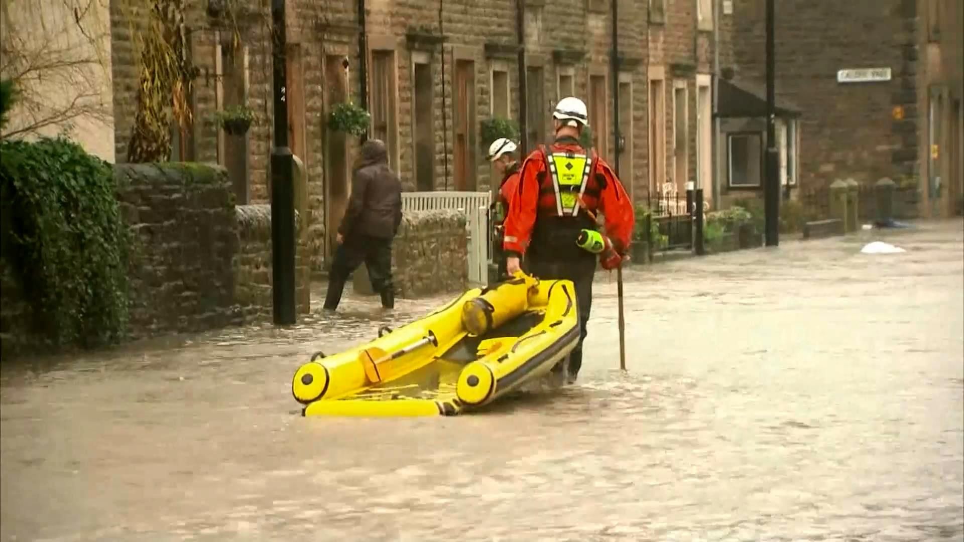 Наводнения в Великобритании: объявлен высший уровень опасности Наводнения в Великобритании: объявлен высший уровень опасности