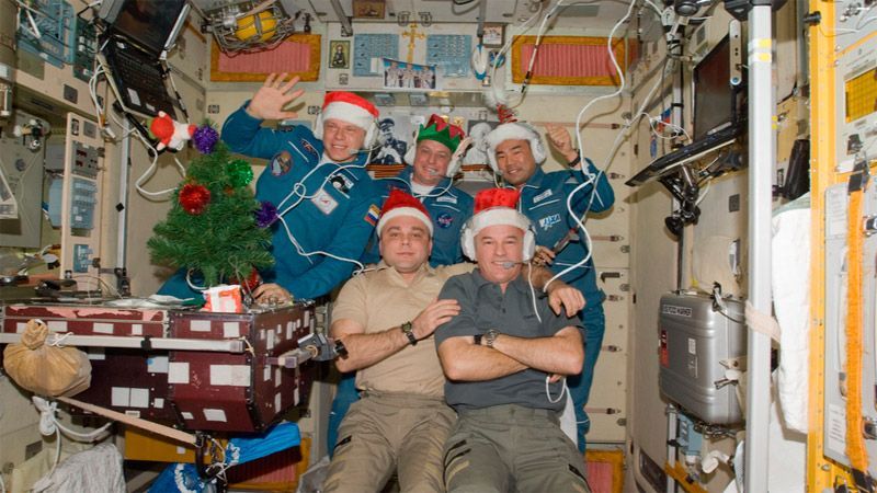 Рождество пришло в космос: забавные фото астронавтов