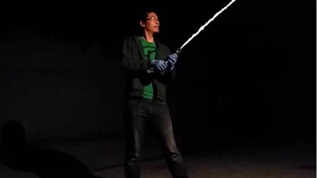 Електрик створив справжній меч із "Зоряних воєн": опубліковане відео 