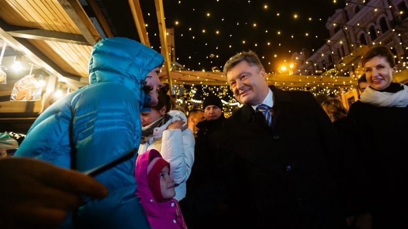 Порошенко прогулявся вечірнім Києвом: опубліковані фото Порошенко прогулявся вечірнім Києвом: опубліковані фото