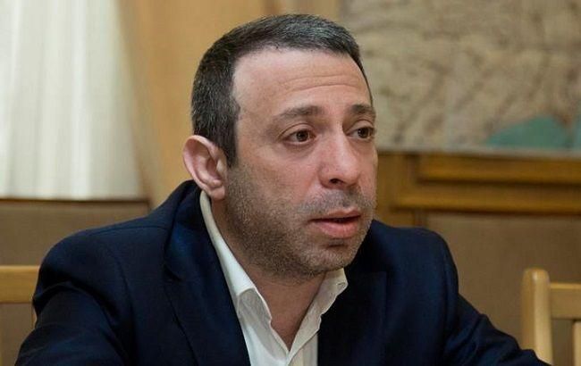 Правоохоронці наполягають на доправленні Корбана до зали суду Правоохоронці наполягають на доправленні Корбана до зали суду