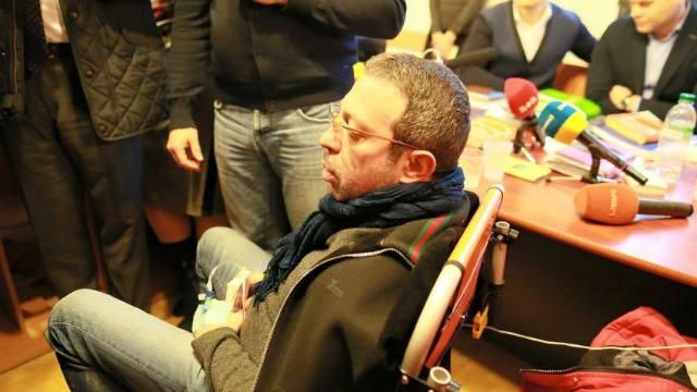 Корбана вивезли з лікарні до суду: з'явилось відео Корбана вивезли з лікарні до суду: з'явилось відео