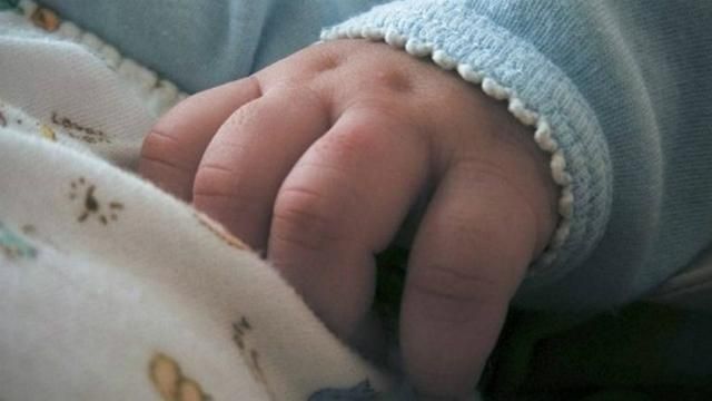 Появились шокирующие подробности о младенце, которого выбросили на свалку: мать нашли Появились шокирующие подробности о младенце, которого выбросили на свалку: мать нашли