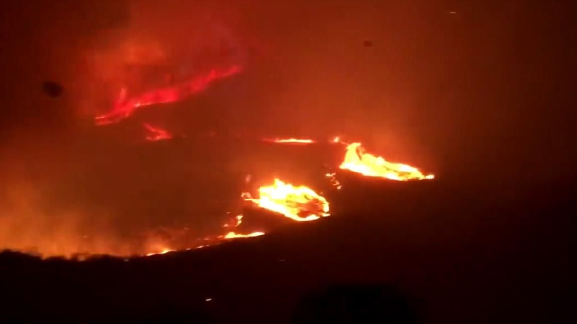 Проехать сквозь ад: мужчина показал австралийские лесные пожары изнутри 
