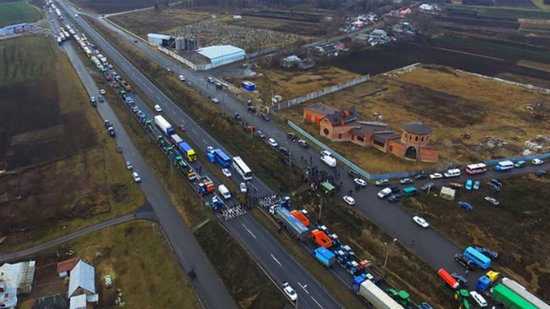 Фермери вийшли на вулицю: по всій країні блокують траси Фермери вийшли на вулицю: по всій країні блокують траси