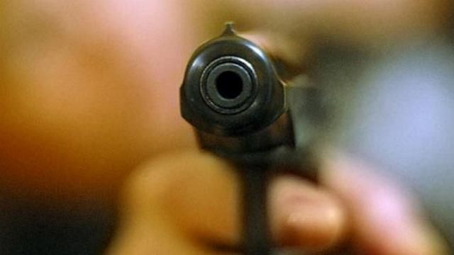 На столичной Оболони стрельба среди белого дня: есть пострадавшие На столичной Оболони стрельба среди белого дня: есть пострадавшие