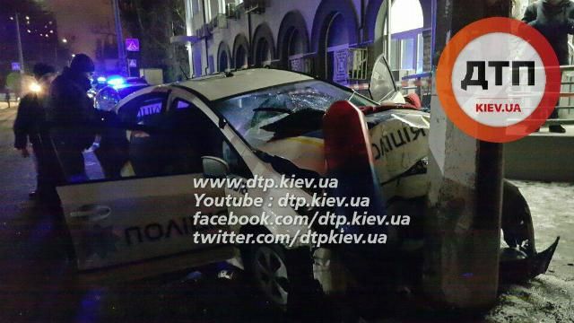 Погоня за грабіжниками перетворилась на масштабне ДТП: є поранені поліцейські Погоня за грабіжниками перетворилась на масштабне ДТП: є поранені поліцейські