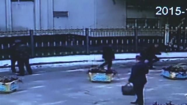 Опубліковано резонансне відео, як СБУшники напали на журналістів Опубліковано резонансне відео, як СБУшники напали на журналістів