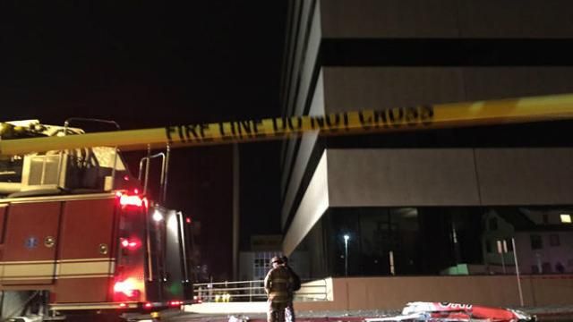 Самолет упал посреди города на Аляске: есть погибшие Самолет упал посреди города на Аляске: есть погибшие