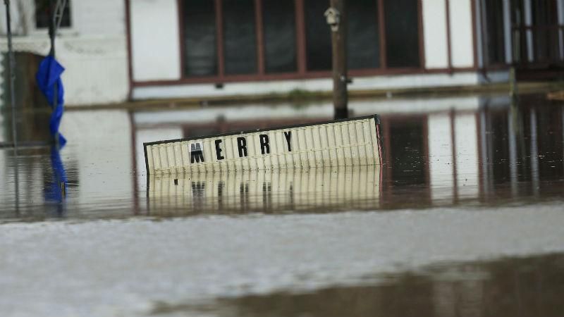 Наводнения и снежные бури в США: появились шокирующие видео и фото стихии Наводнения и снежные бури в США: появились шокирующие видео и фото стихии