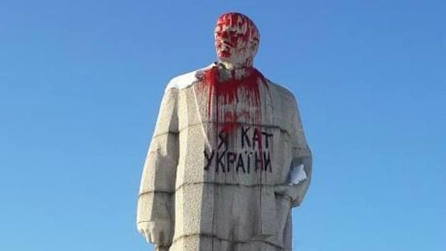 У Лисичанську Ленін "почервонів" напередодні знесення У Лисичанську Ленін "почервонів" напередодні знесення