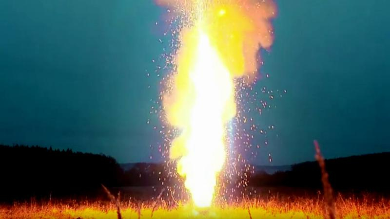 Что будет, если зажечь одновременно 10 тысяч бенгальских огней: впечатляющее видео