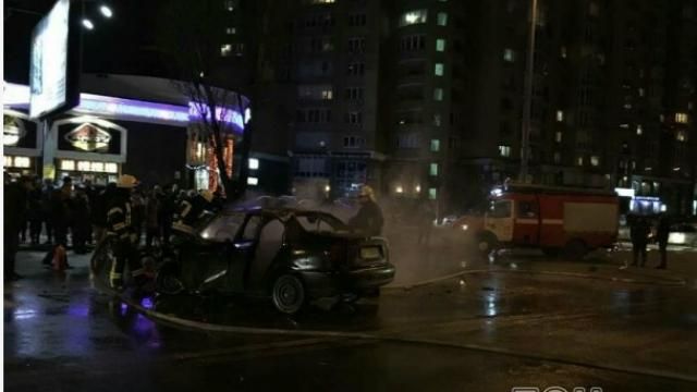 Смертельна аварія у Києві: автомобілі загорілися Смертельна аварія у Києві: автомобілі загорілися