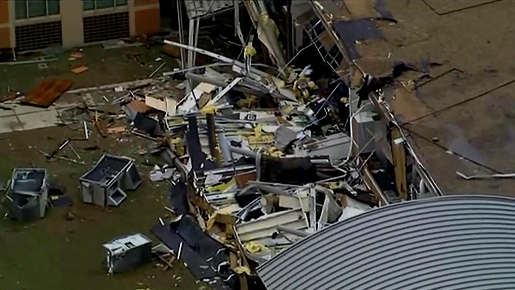 Попри святкову атмосферу, декілька континентів потерпають від стихійних лих Попри святкову атмосферу, декілька континентів потерпають від стихійних лих